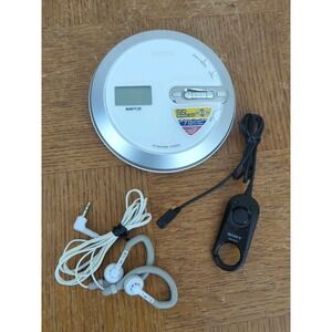 Sony CD Walkman D-NE330 MP3/CD-R/RW w/ Remote & Headphones‎ - Tested & Working